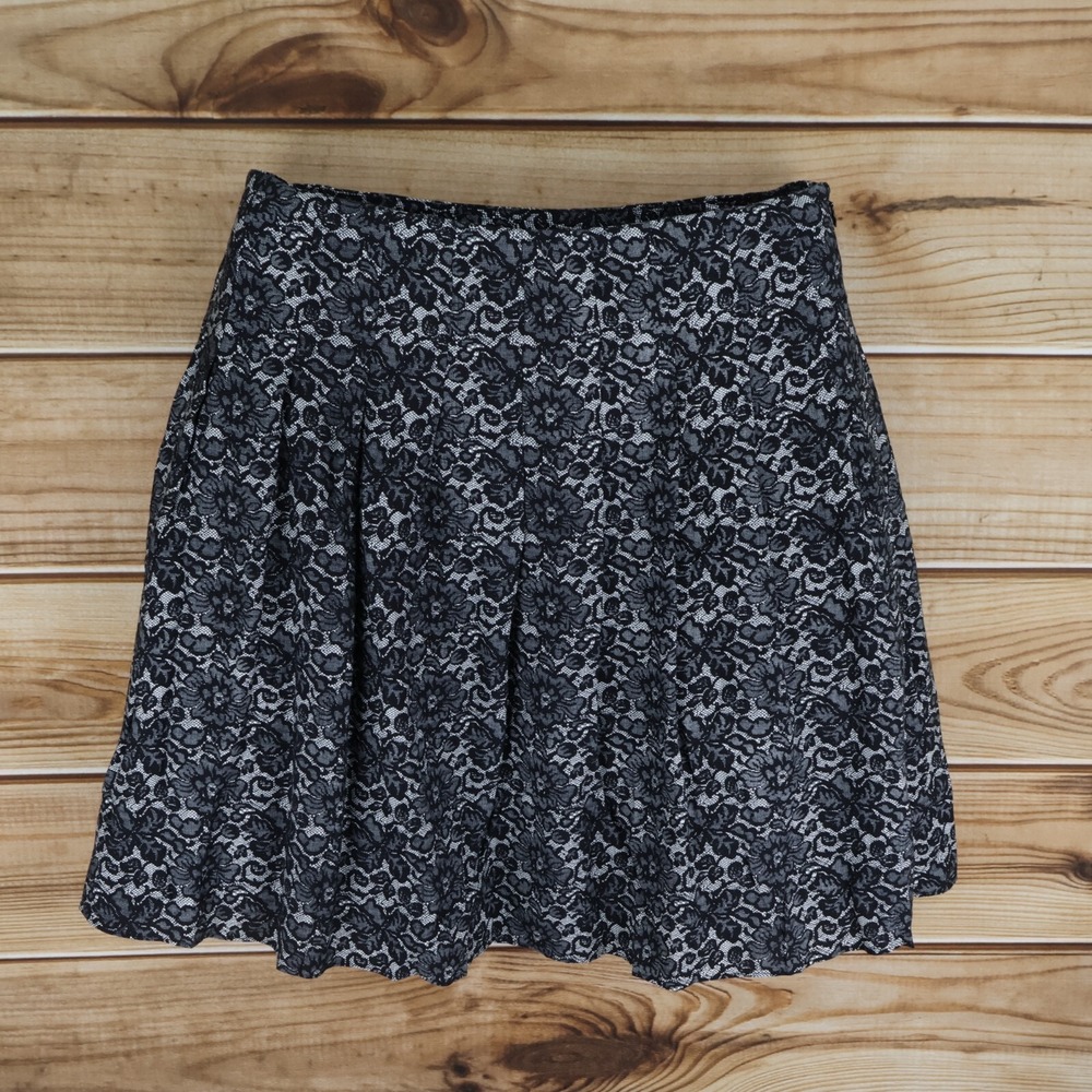 Ellen Tracy A-Line Pleated Skirt Womens Size 12 Black Floral Knee Length Dressy